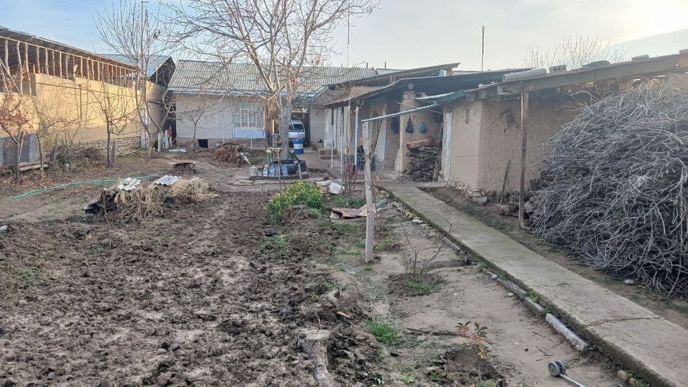 Уй сотилади Паркент тумани Самсарак махалласида