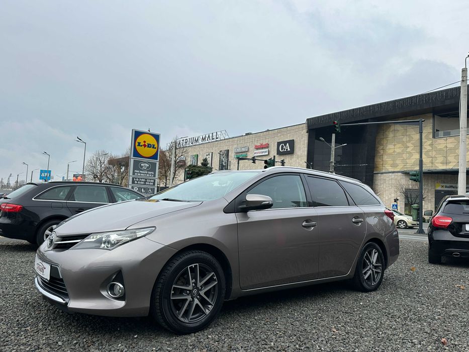 Toyota Auris 1.8L VVT-i Hybrid 2015 131.000 Km