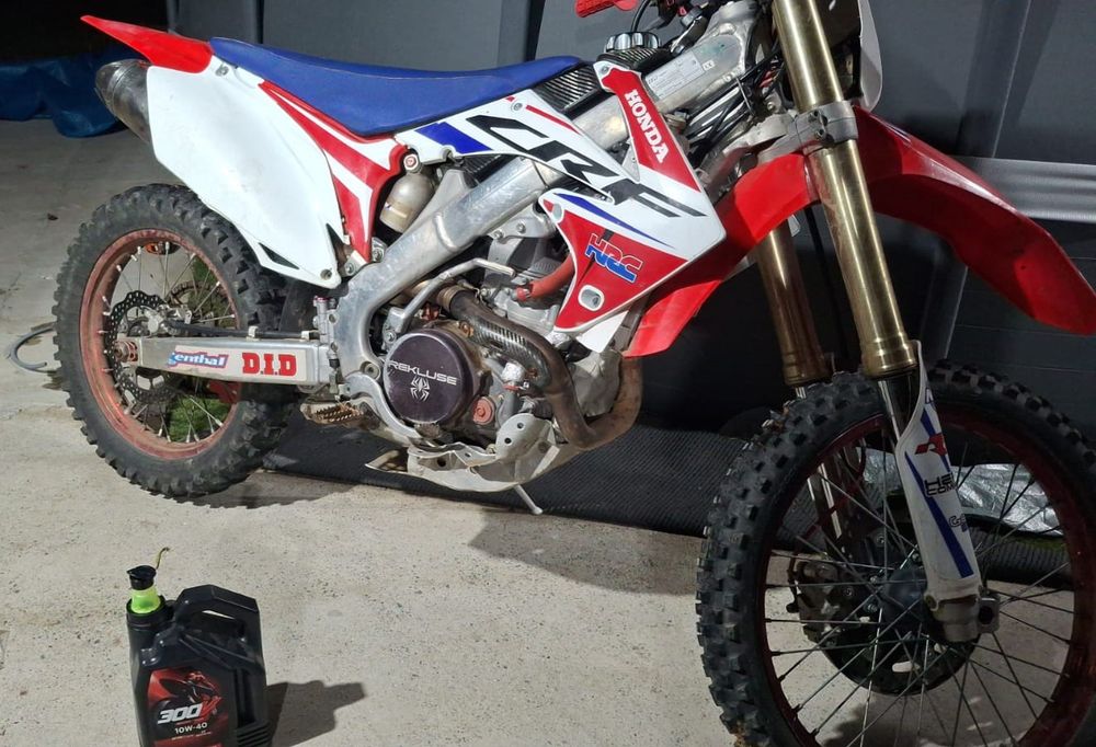 Vând Honda CRF 450 R Înmatriculata in Ro.