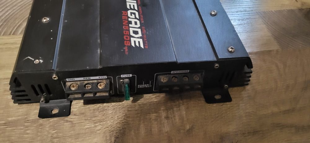 Продавам усилватели" ALPIN 2400 WATT", "Renegade 550 Wtt"