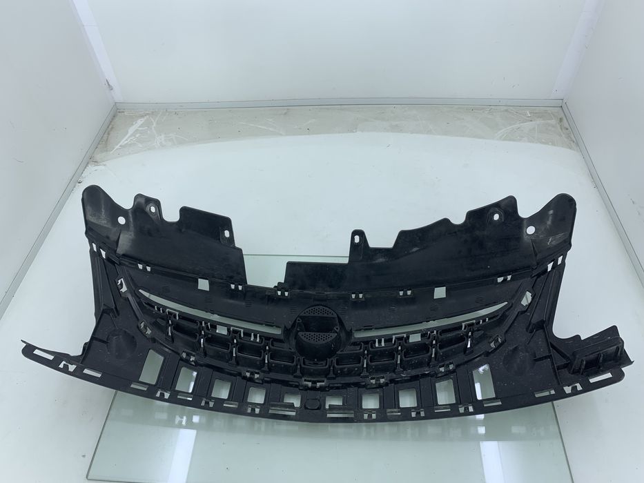 Dezmembrez Grila bara fata de pe Opel CORSA D 2006-2014