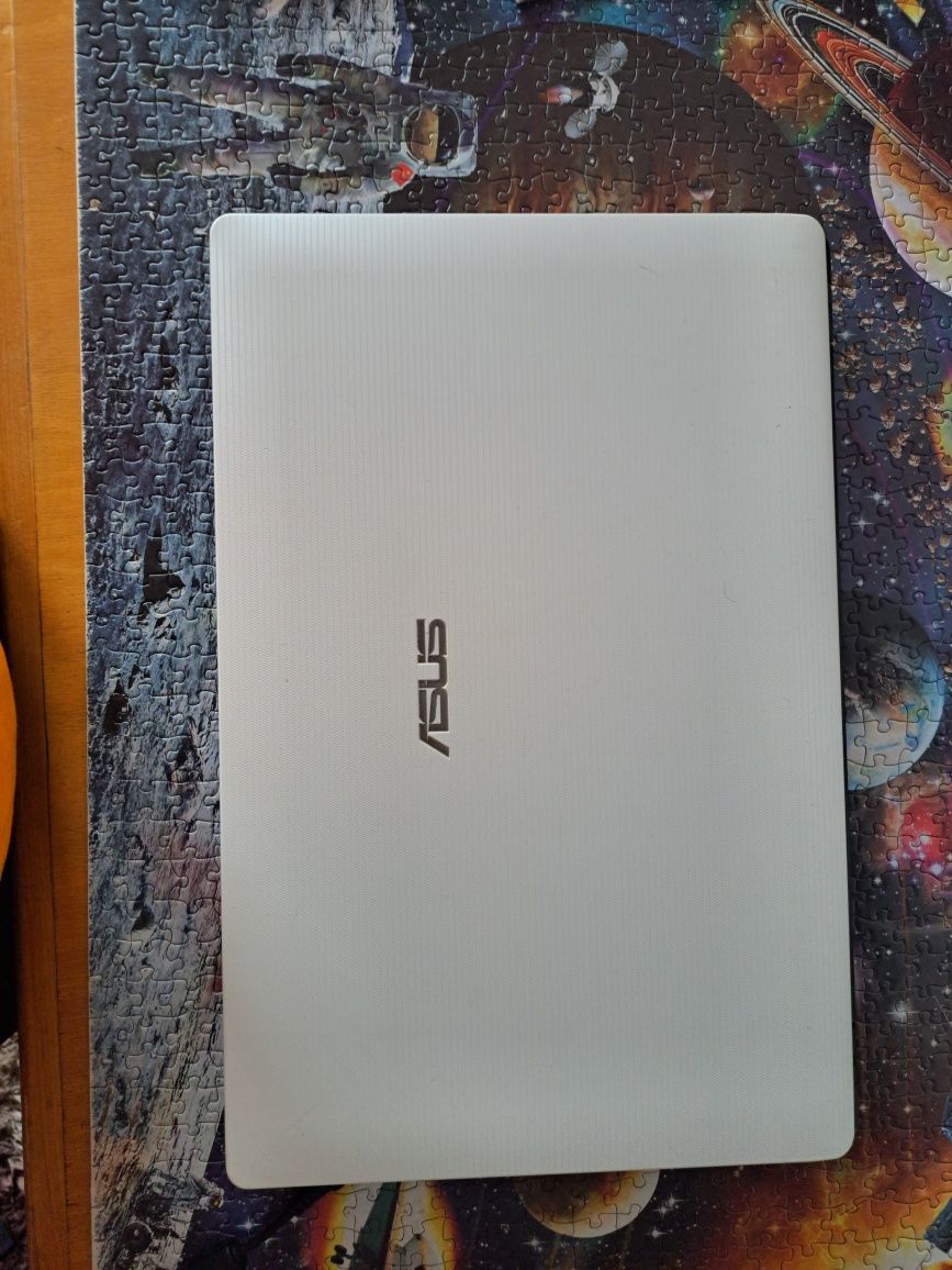 Vând laptop asus