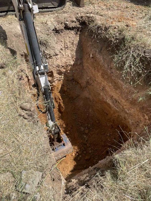 Услуги с мини багер, валяк, изграждане на септични ями