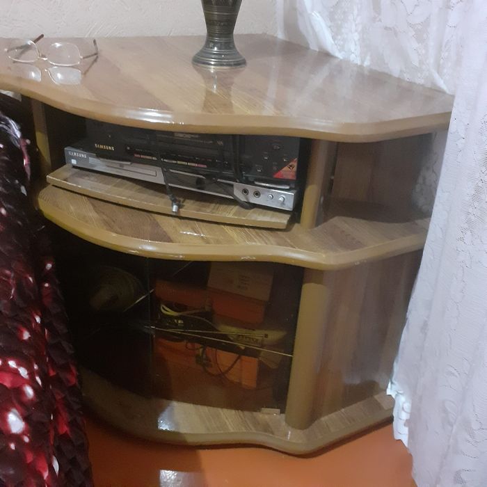 Тумбочка  5000тг.под тв.посуда