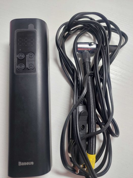 Автомобильный электрический  насос.