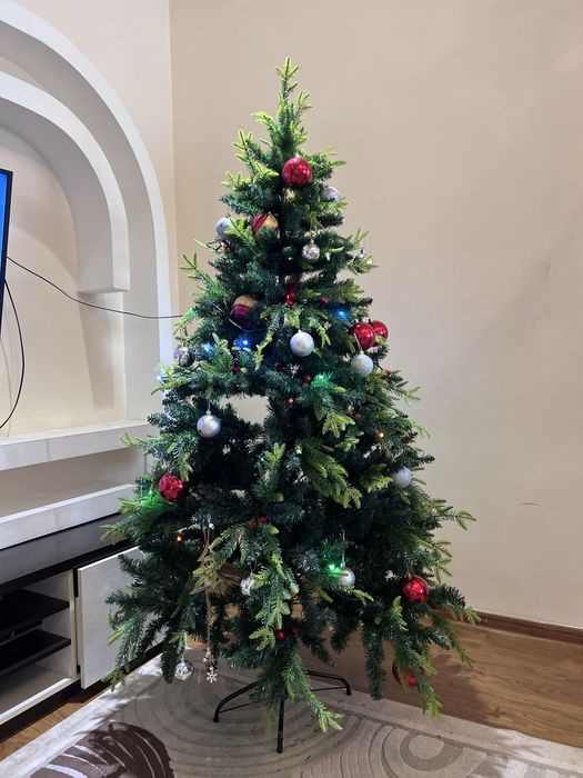 Елка красивая хорошем состояний