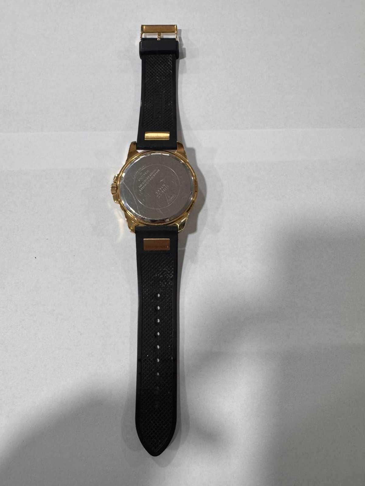 Продавам Мъжки Часовник Guess  Модел W1132G1