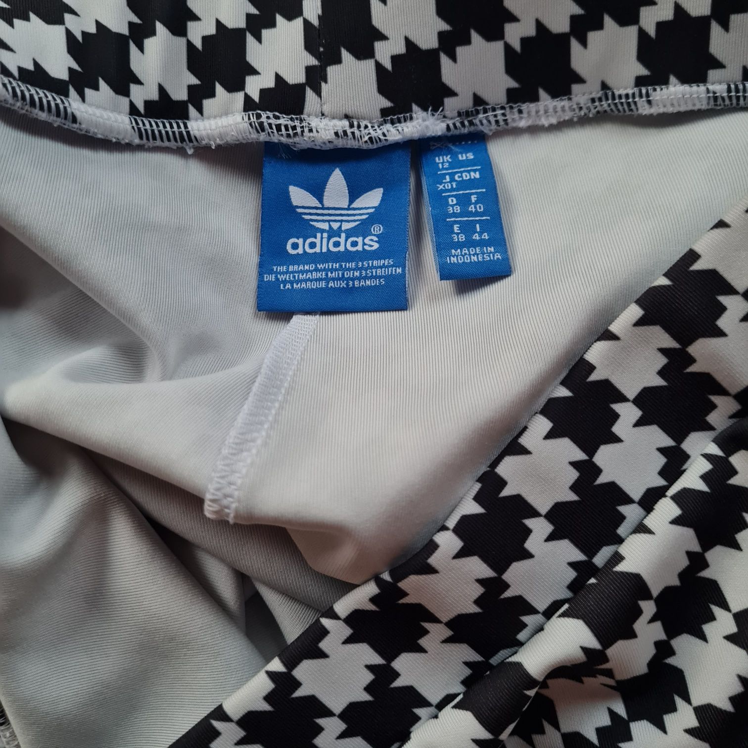 ADIDAS  оригинален клин, UK 12 , EU M-L