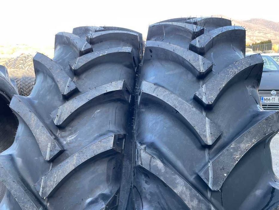 Anvelope noi 16.9-38 de tractor spate cu 10PLY livrare la domiciliu