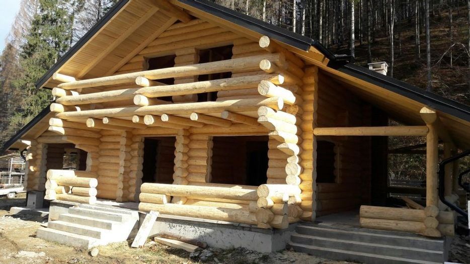 Construiesc case lemn rotund, bustean