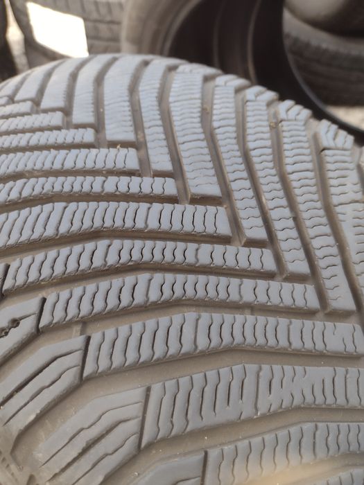 Почти нови 2бр.235/50/18 Michelin Alpin7 dot0424