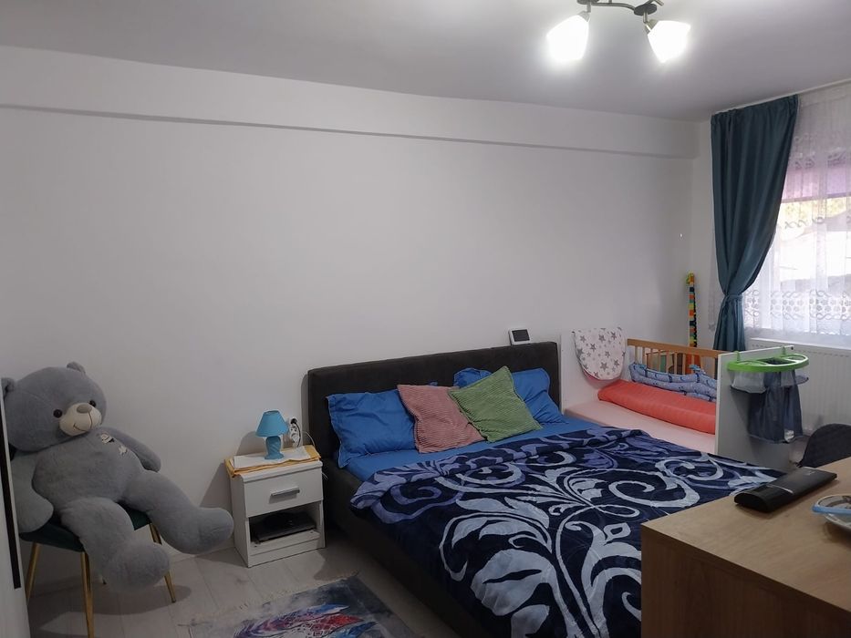 Vând apartament doua camere decomandat parter