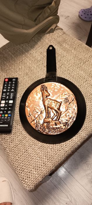 Декоративен тиган с медна картата.