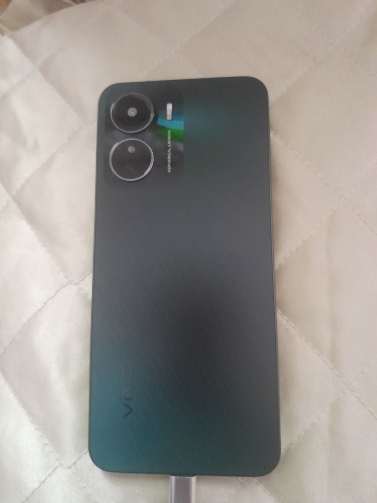 Продавам VIVO Y16