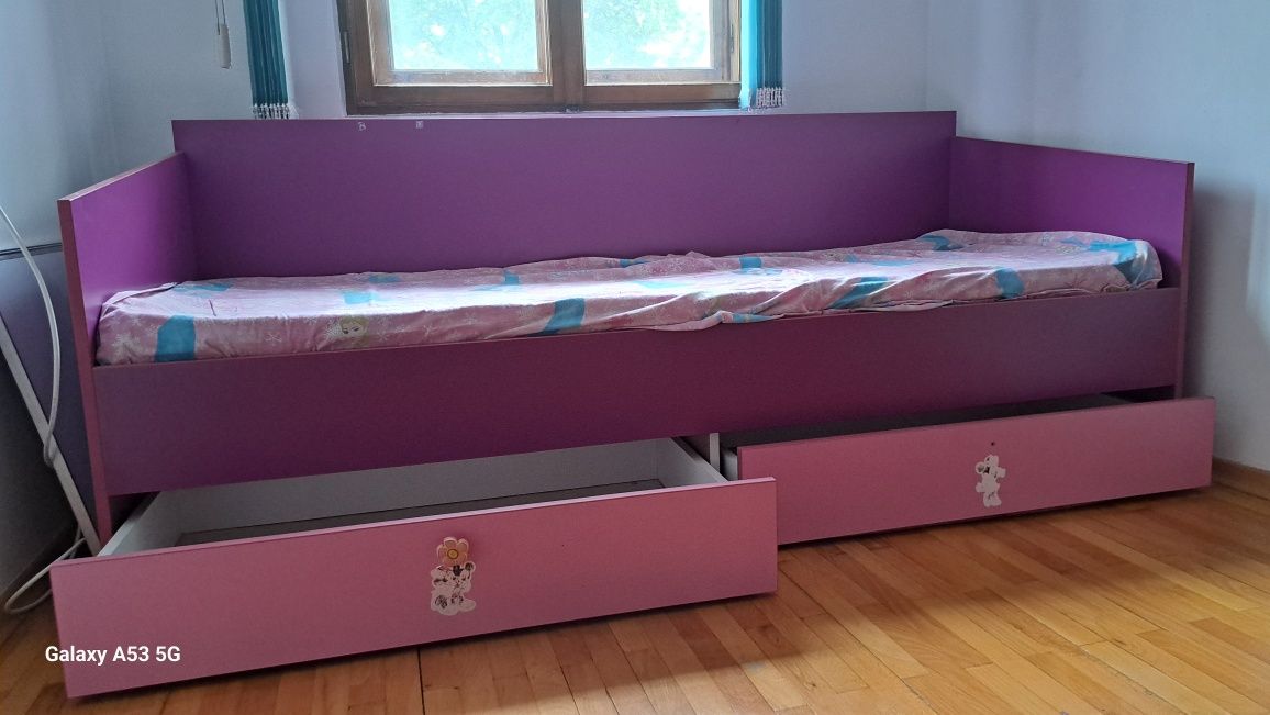 Dormitor copii- pat și dulap