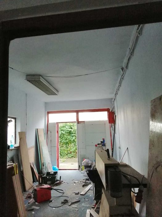 Vând hala zona Calea Baciului