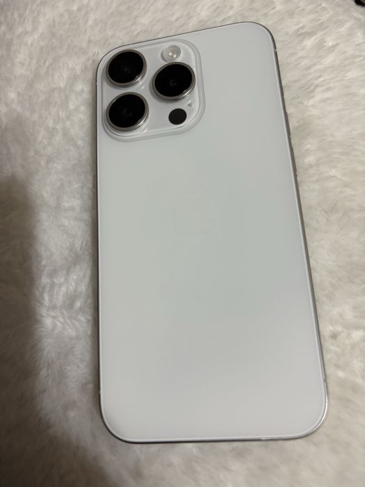 Iphone 15 pro white