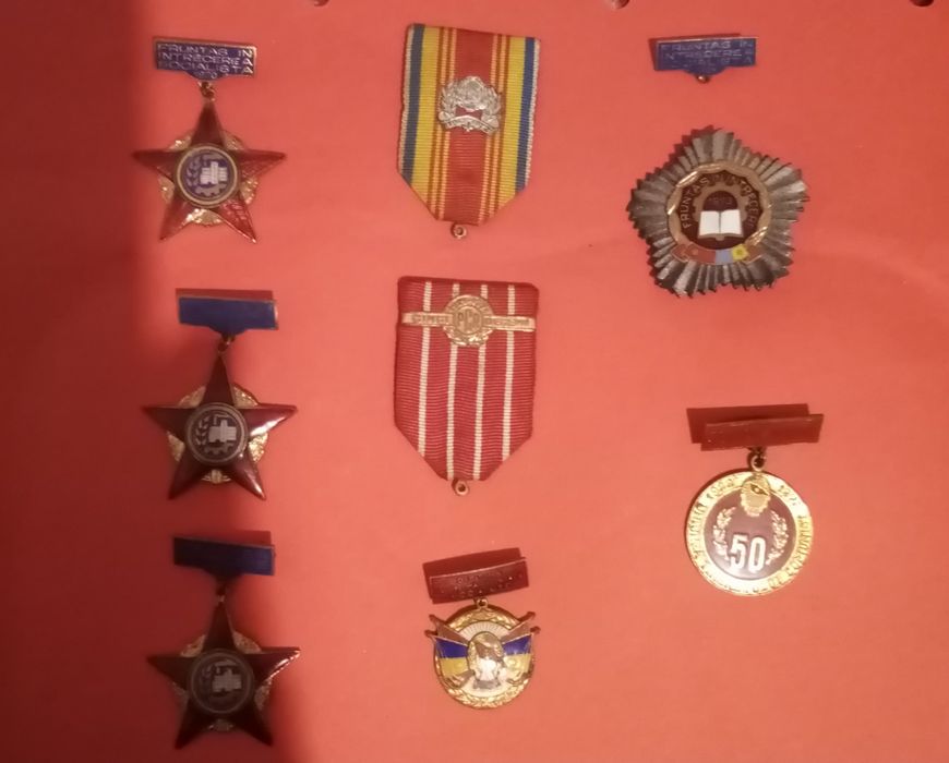 Lot insigne comuniste