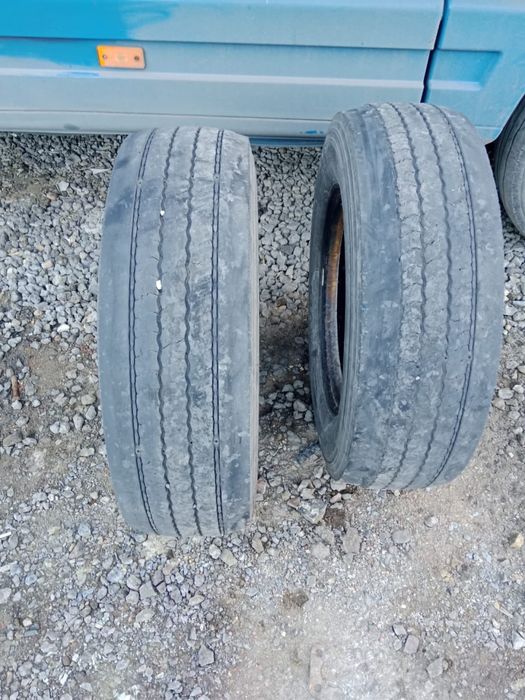 Две шины 235/75 R 17.5 целые без порезов