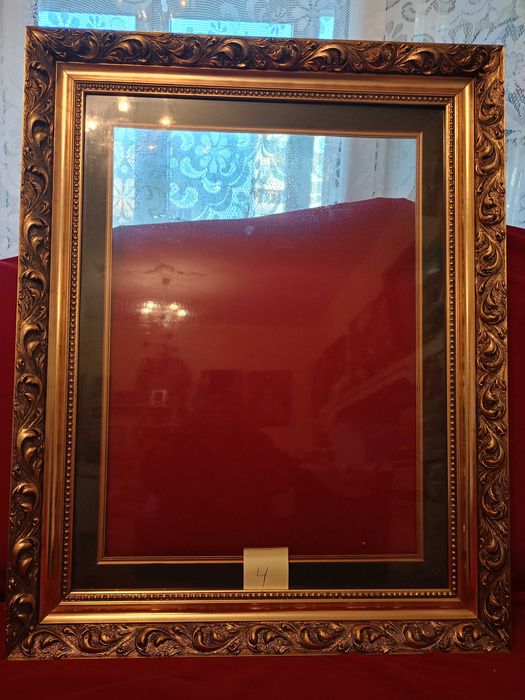 Орехова рамка за картина с дърворезба 3D- Виж описанието!