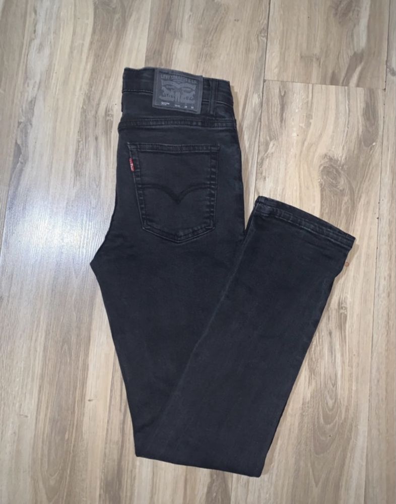Blugi Levi’s cu talie medie
