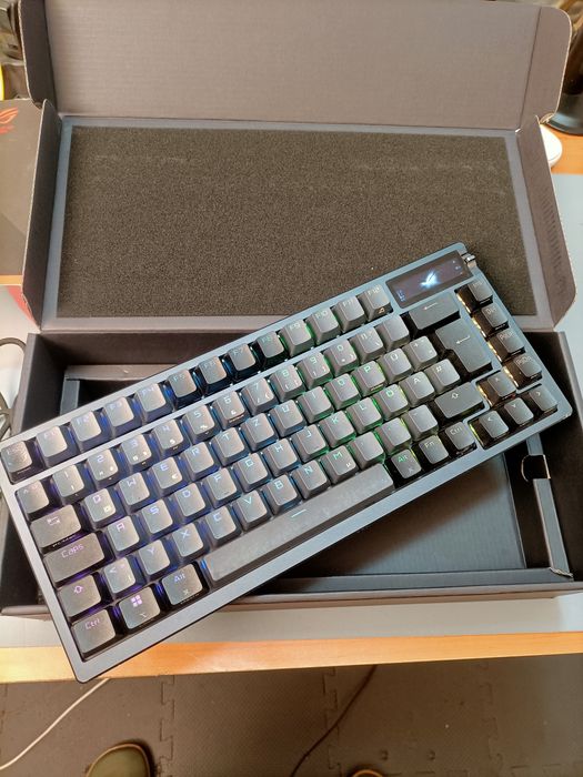 Asus ROG Azoth Клавиатура