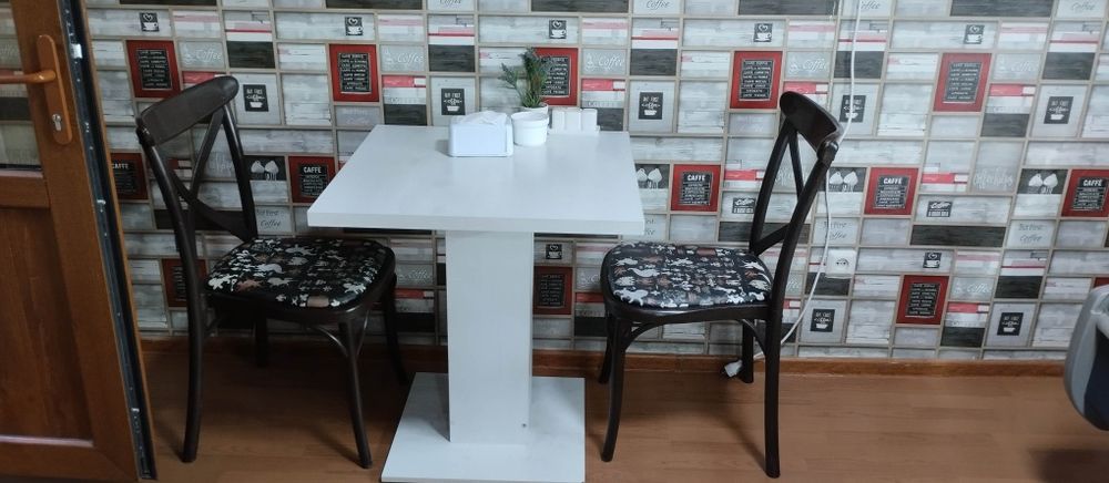 Продам Стол и стулья для кафе