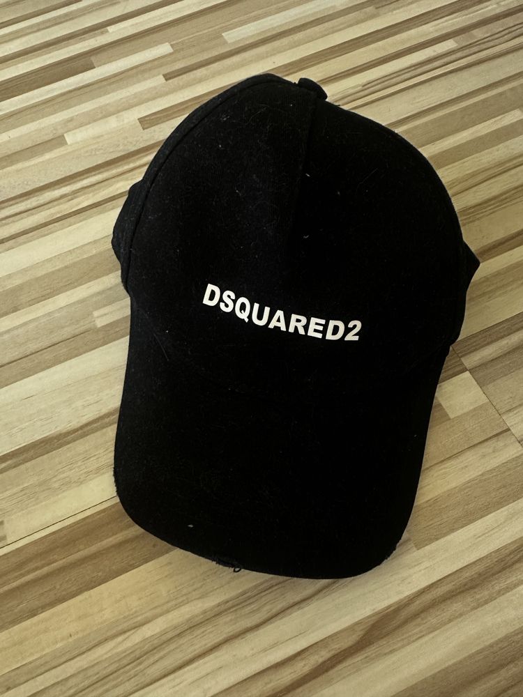 Шапка с козирка Dsquared