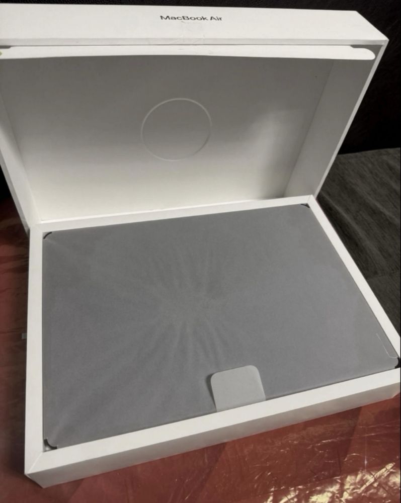 KATO HOB 15" 256GB MacBook Air M2 8GB Гаранция Technopolis 2026 г.