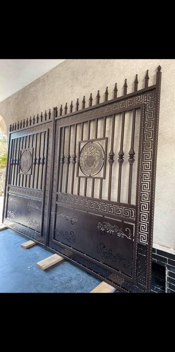 Porti si garduri Iedera din fier forjat