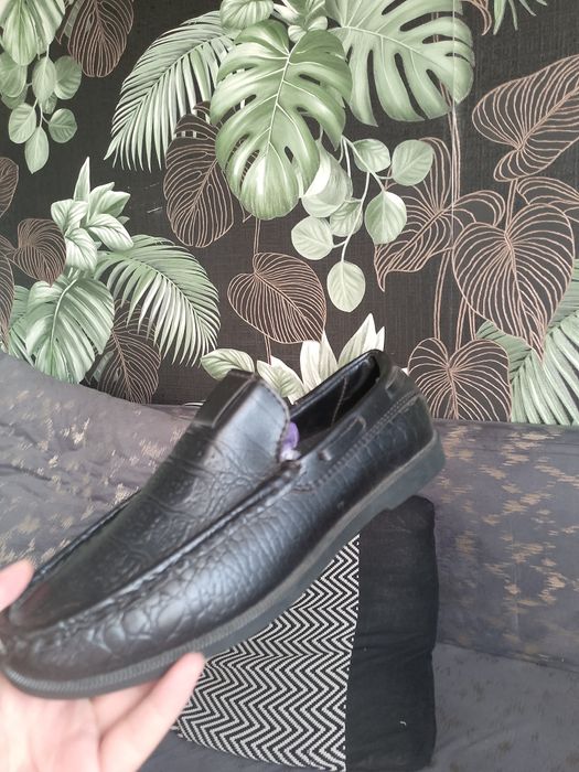 Обувь женская и мужская (кизлар ва угил болалар оёк кийимлари)