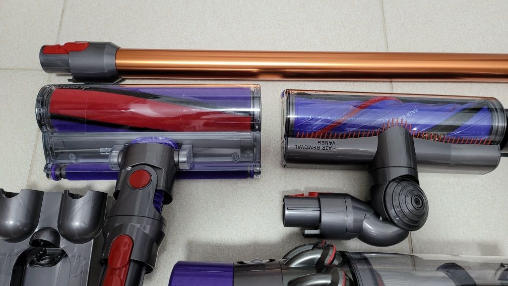 Aspirator Dyson V10 nou