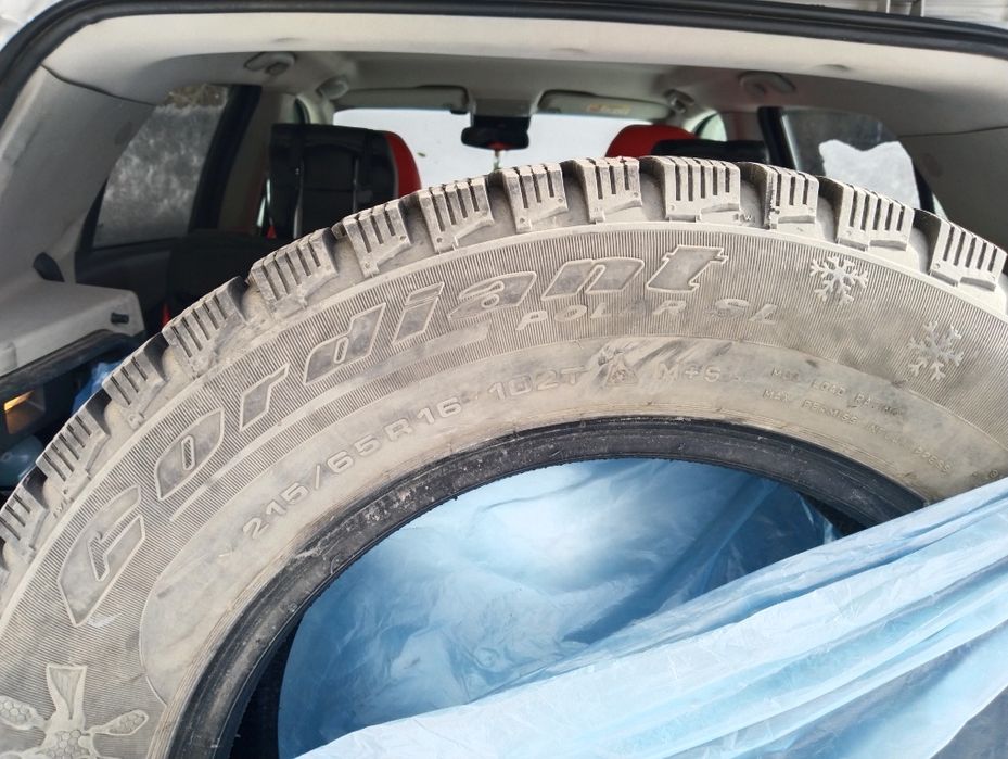 Зимние шины 215/65/R16