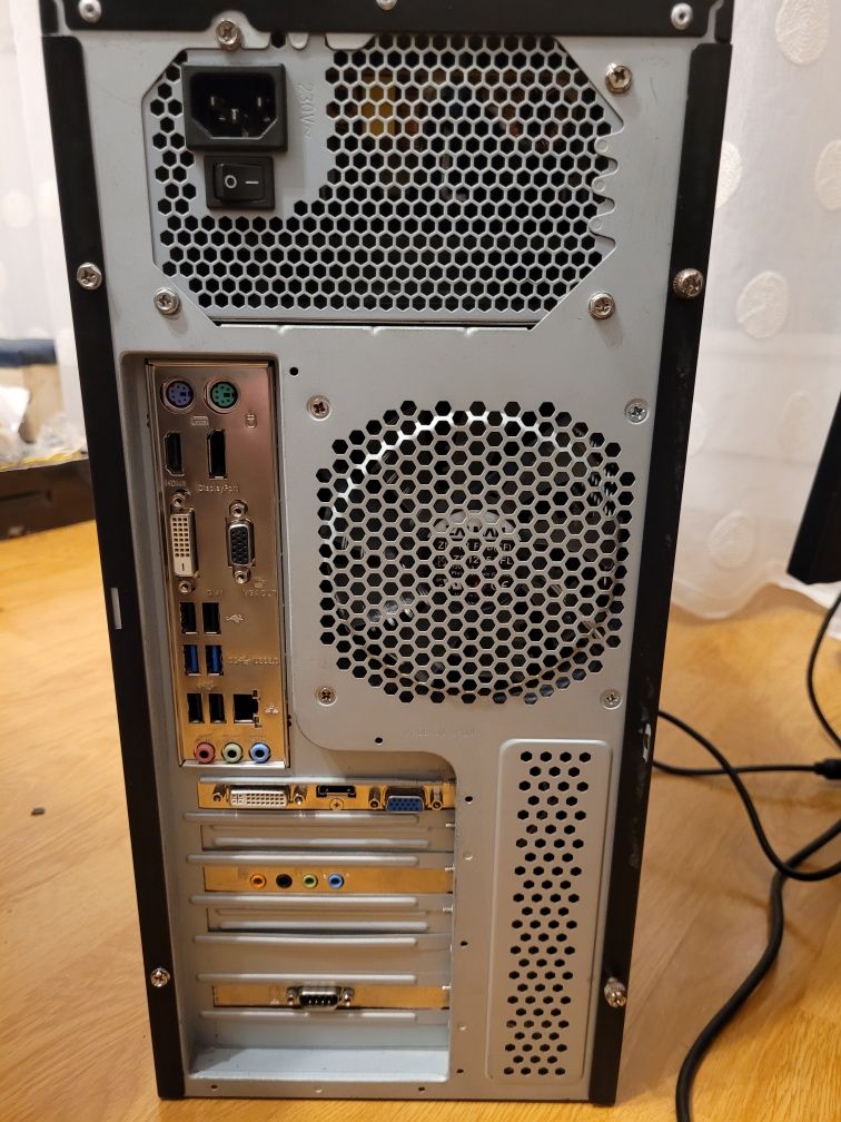 PC complet,i5 4570,8 Gb DDR3,GeForce 210,SSD,HDD,Monitor