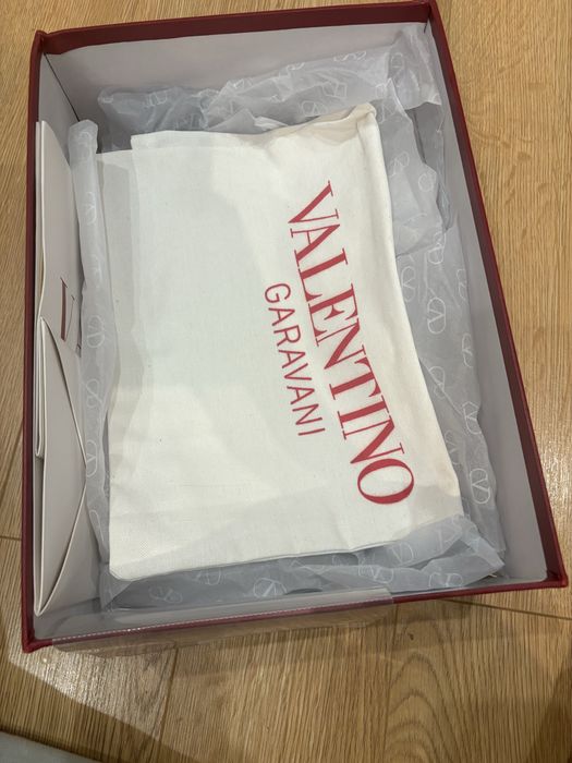 Обувки Valentino