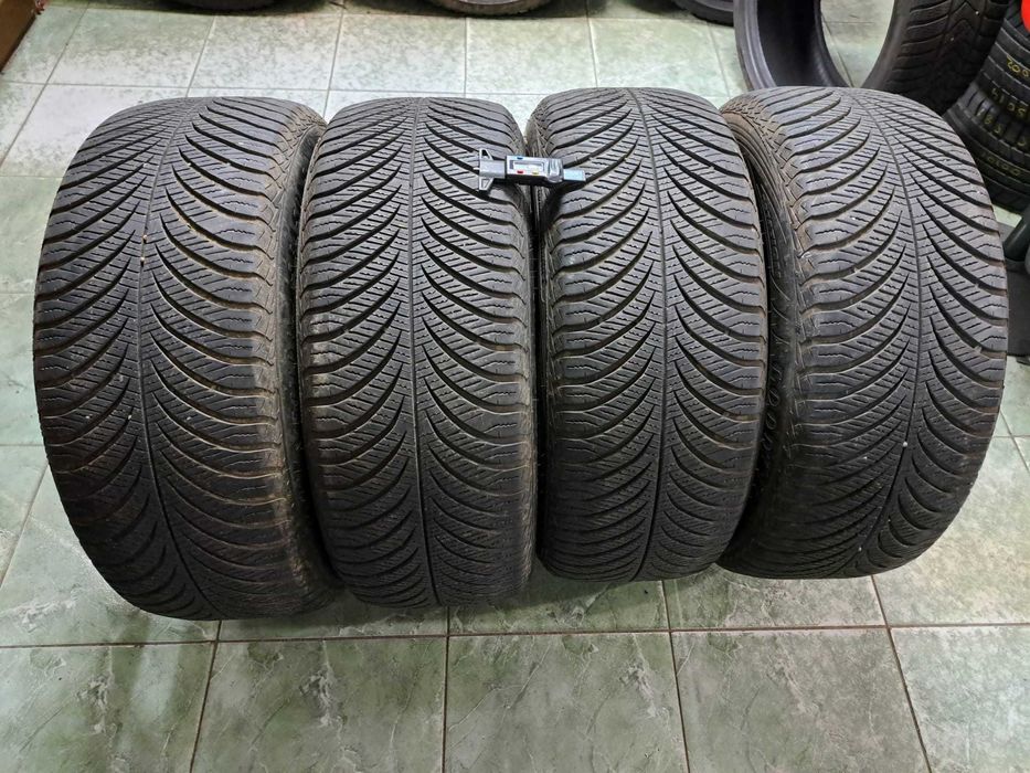 4 anvelope 215/55 R17 Goodyear 4 sezoane