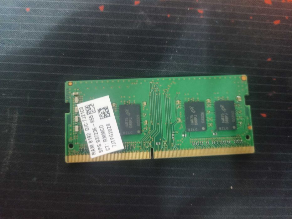 Продам Озушек для ноутбука ddr4 3200 8gb