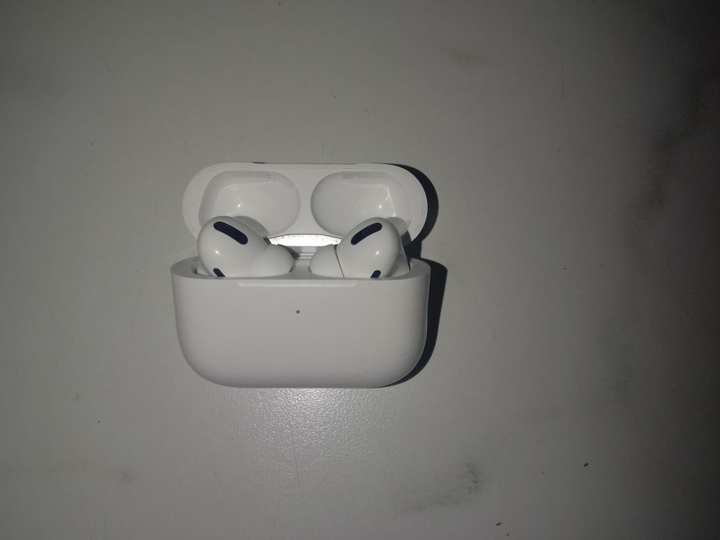 Продаю AirPods..