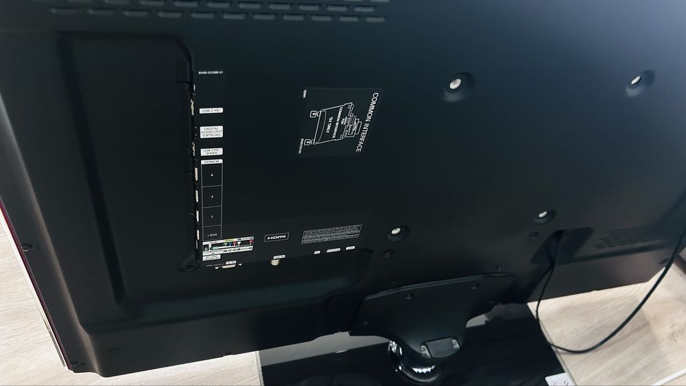 Продам телевизор Samsung 40 — на запчасти