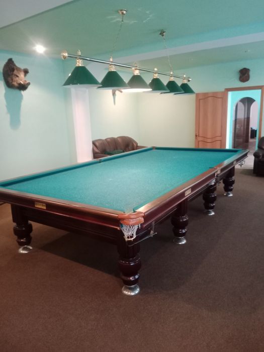 Стол бильярдный из натурального кедра.