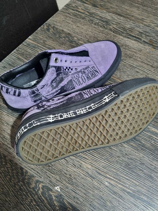 Vand incaltaminte Vans marimea 38.5 mov si 40 neagra