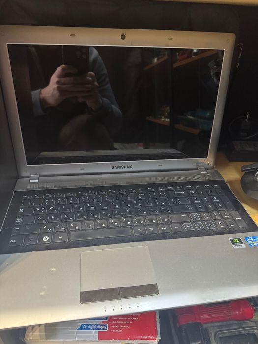 Лаптоп Samsung rv518