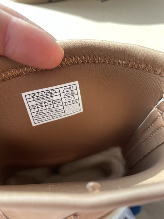 Ugg deeper marime 39