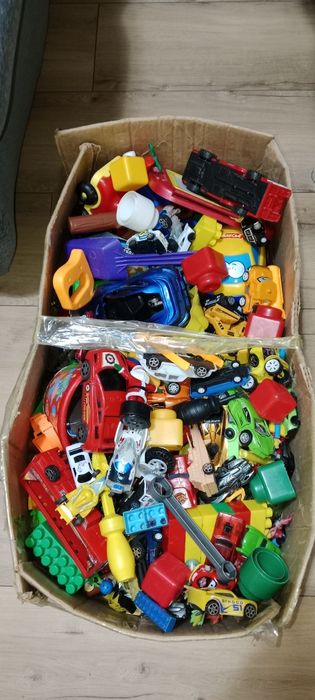 Коробка детских игрушек