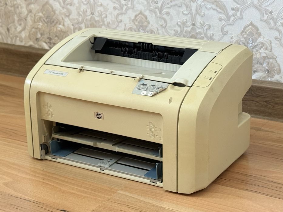 Продам принтер HP LaserJet 1018, картридж, печать, а4, бумага, хп