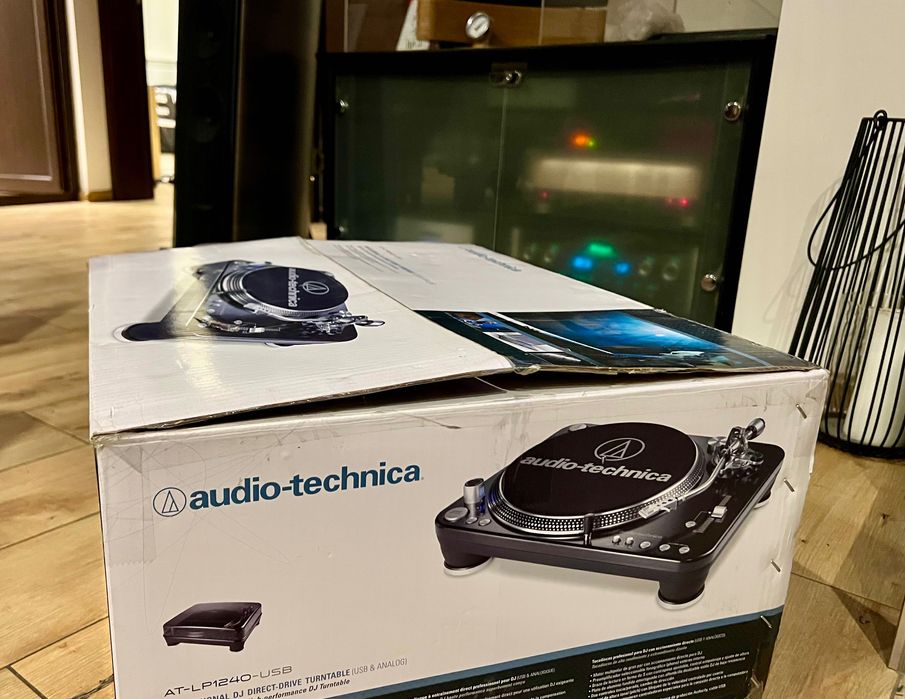 Audio Technica At Lp 1240 professional turntable