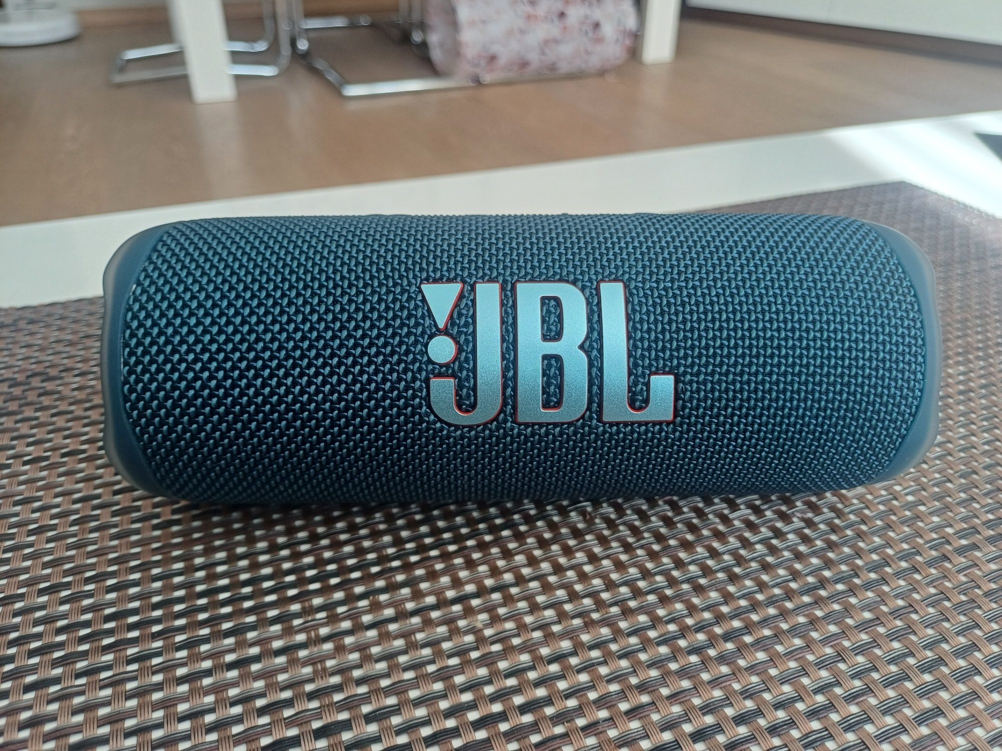 Колонка JBL FLIP 6 by HARMAN