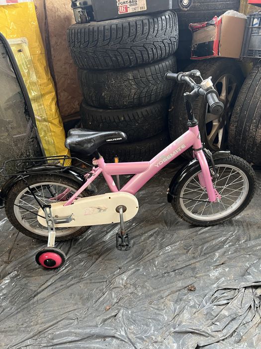 Продавам детско колело с помощни гуми !