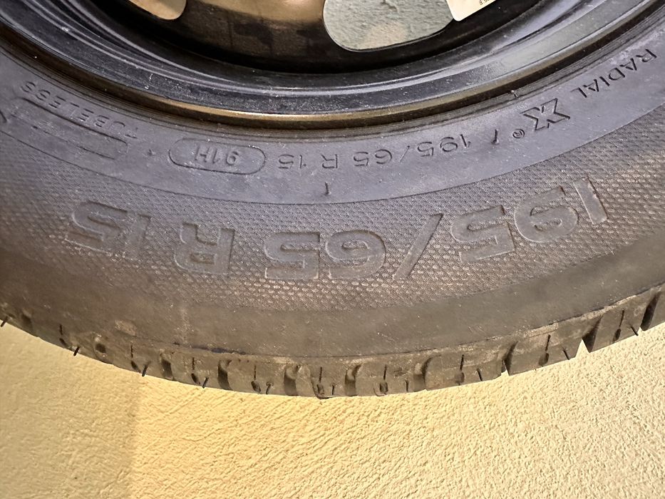 Нови гуми Michelin 195/65/15 с джанти резервни