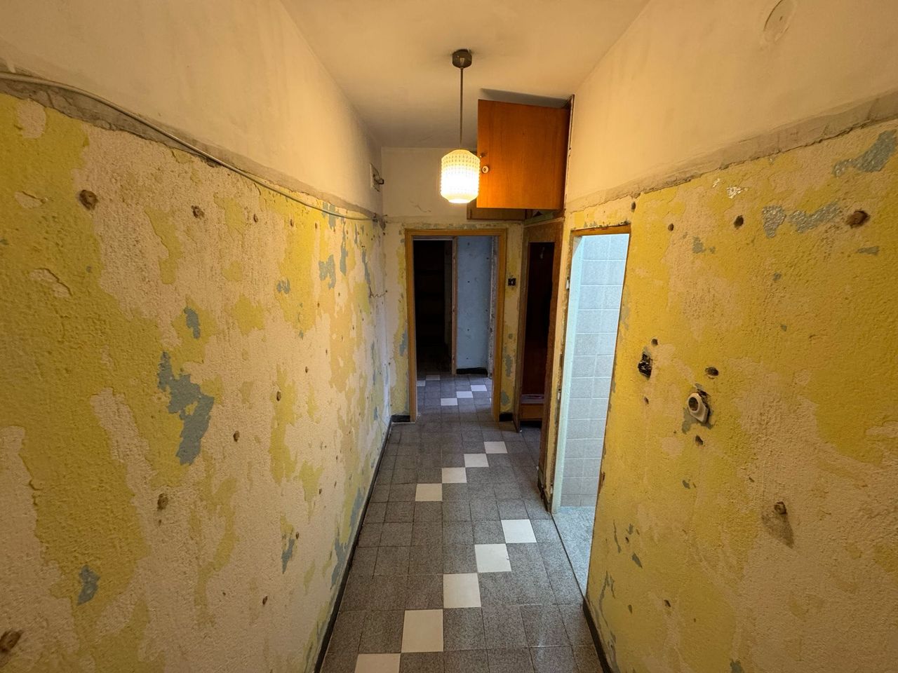 Продава се Тристаен апартамент в Варна, Базар Левски - 59 кв.м за 1856 €/кв.м - Снимка #8